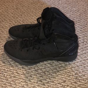 Black nike hyperdunk